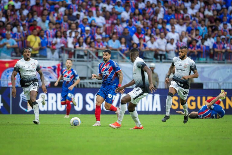 Melhores momentos da vitória do Corinthians sobre o Bahia pelo Brasileirão