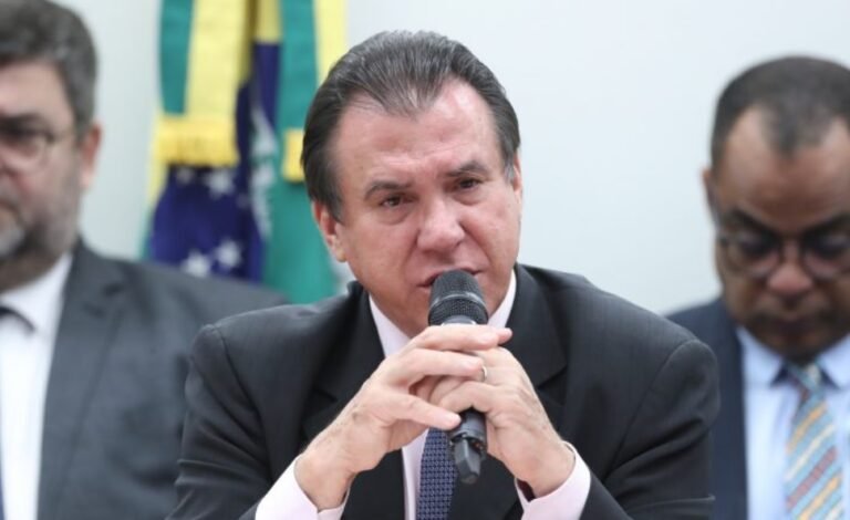 Ministro do Trabalho muda o tom e diz ter “grande simpatia” por fim da escala 6×1