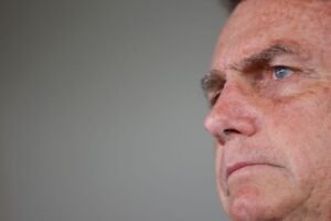 PF deve indiciar Bolsonaro, militares e ex-ministros por plano de golpe